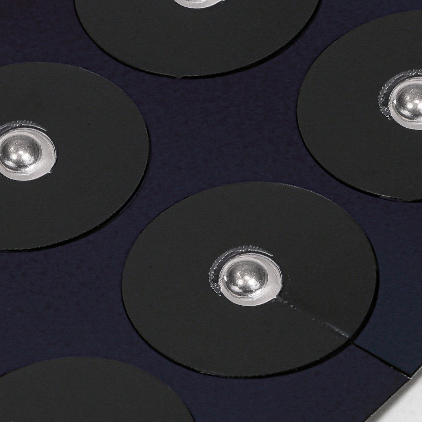 チタン粒B 200粒 黒台紙 マグプレス 耳つぼシール サロン業務用 一般医療機器 非侵襲式家庭向け鍼用器具 [送料無料]