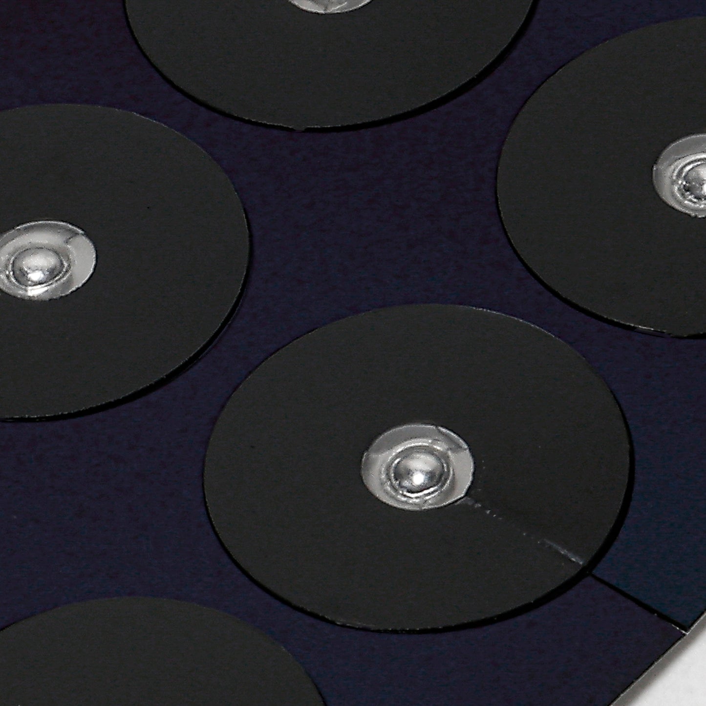 銀粒B 200粒 黒台紙 マグプレス 耳つぼシール サロン業務用 一般医療機器 非侵襲式家庭向け鍼用器具 [送料無料]